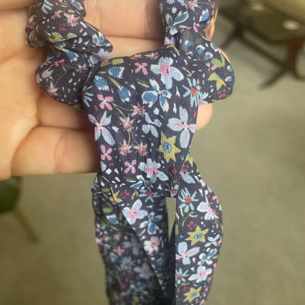 Loft Floral Hair Accessory - Hair Ribbon - Picture 3 of 6